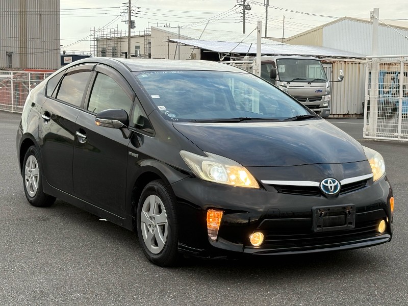 2013 Toyota Prius thumbnail