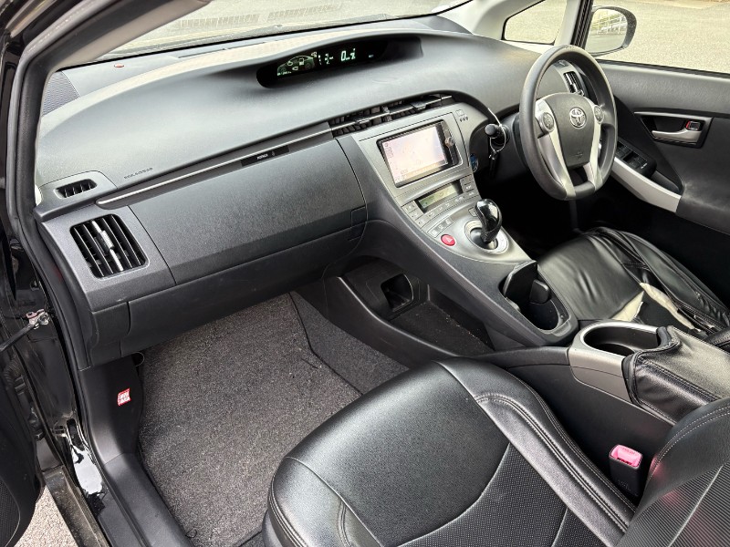 2013 Toyota Prius thumbnail