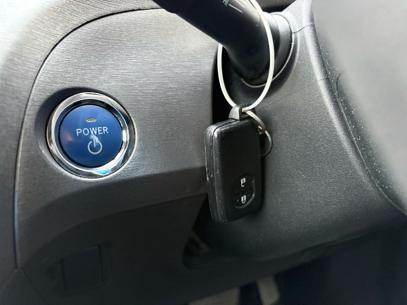 2013 Toyota Prius thumbnail