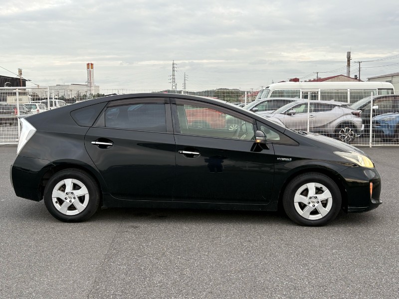 2013 Toyota Prius thumbnail