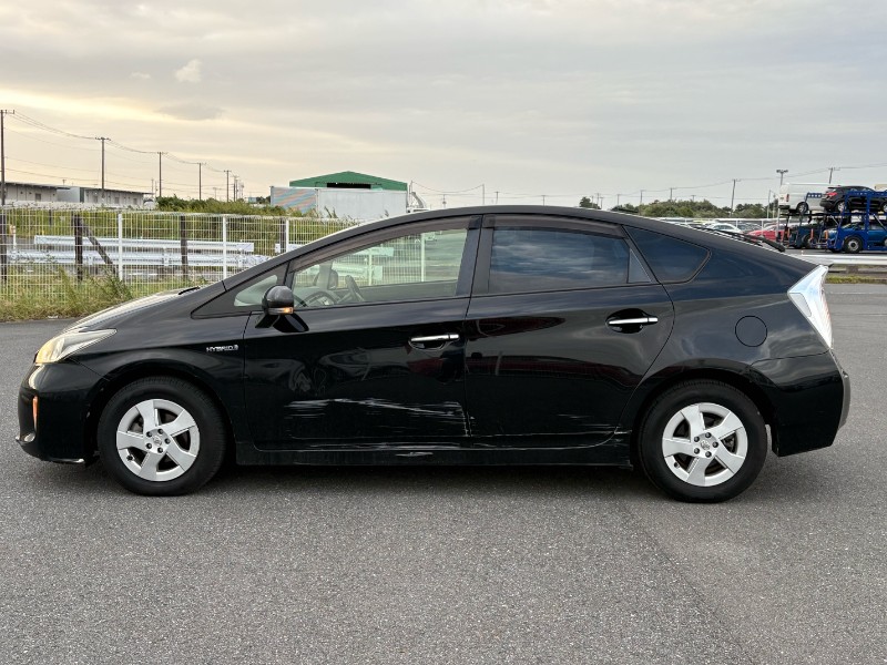 2013 Toyota Prius thumbnail