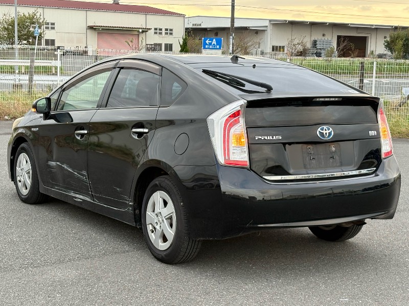 2013 Toyota Prius thumbnail