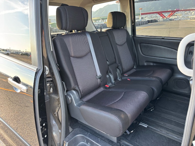 2012 Nissan Serena thumbnail