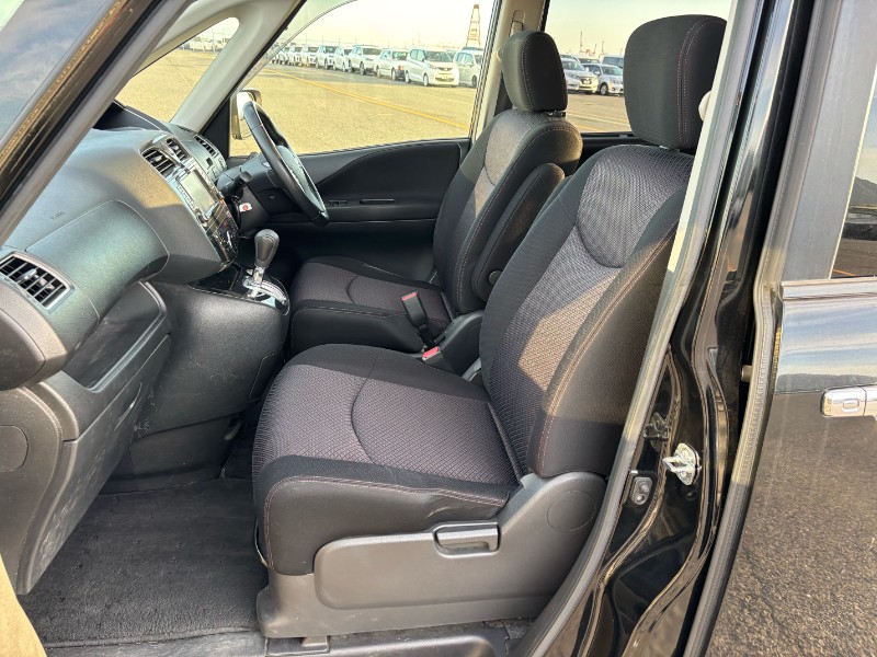 2012 Nissan Serena thumbnail