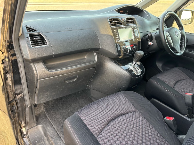 2012 Nissan Serena thumbnail