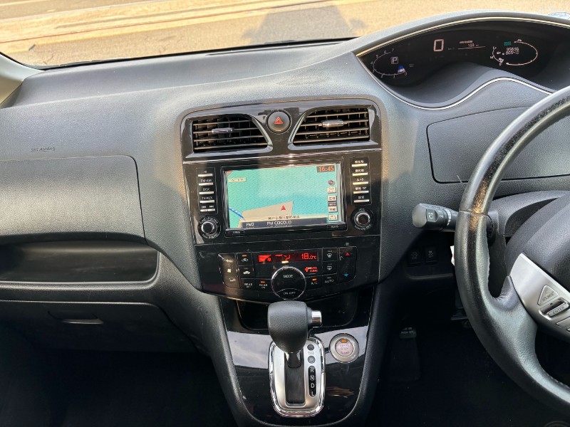 2012 Nissan Serena thumbnail
