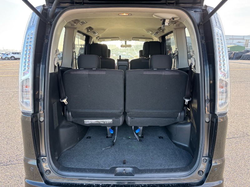 2012 Nissan Serena thumbnail