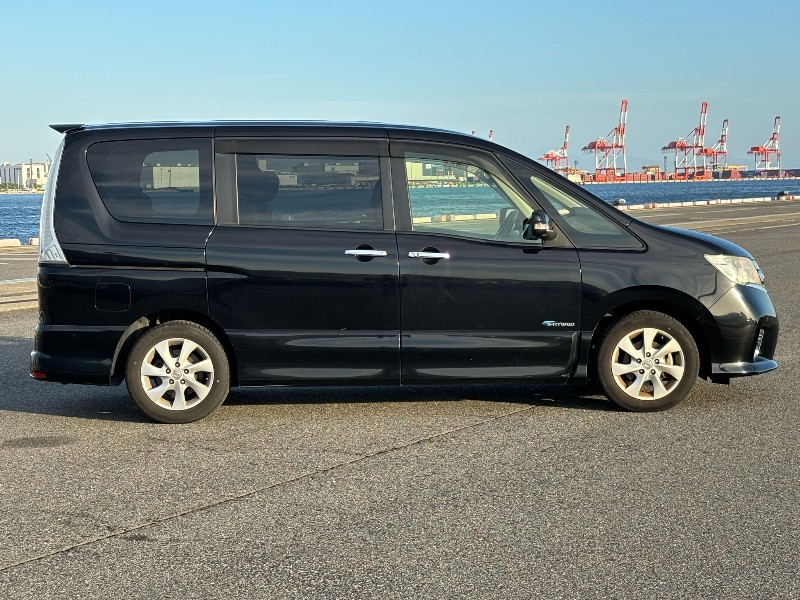 2012 Nissan Serena thumbnail