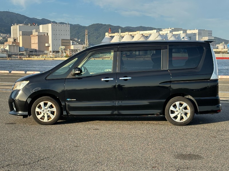 2012 Nissan Serena thumbnail