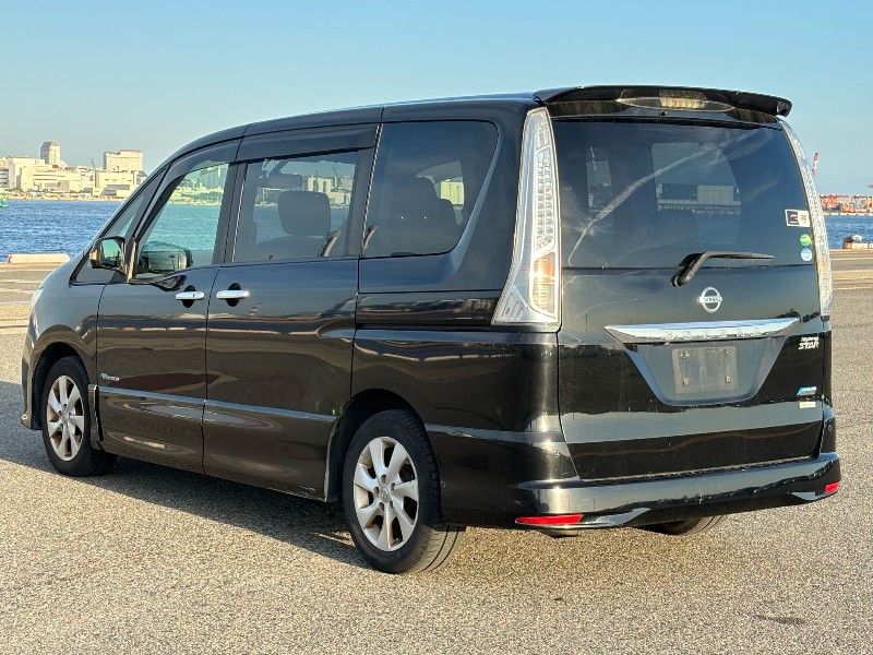 2012 Nissan Serena thumbnail