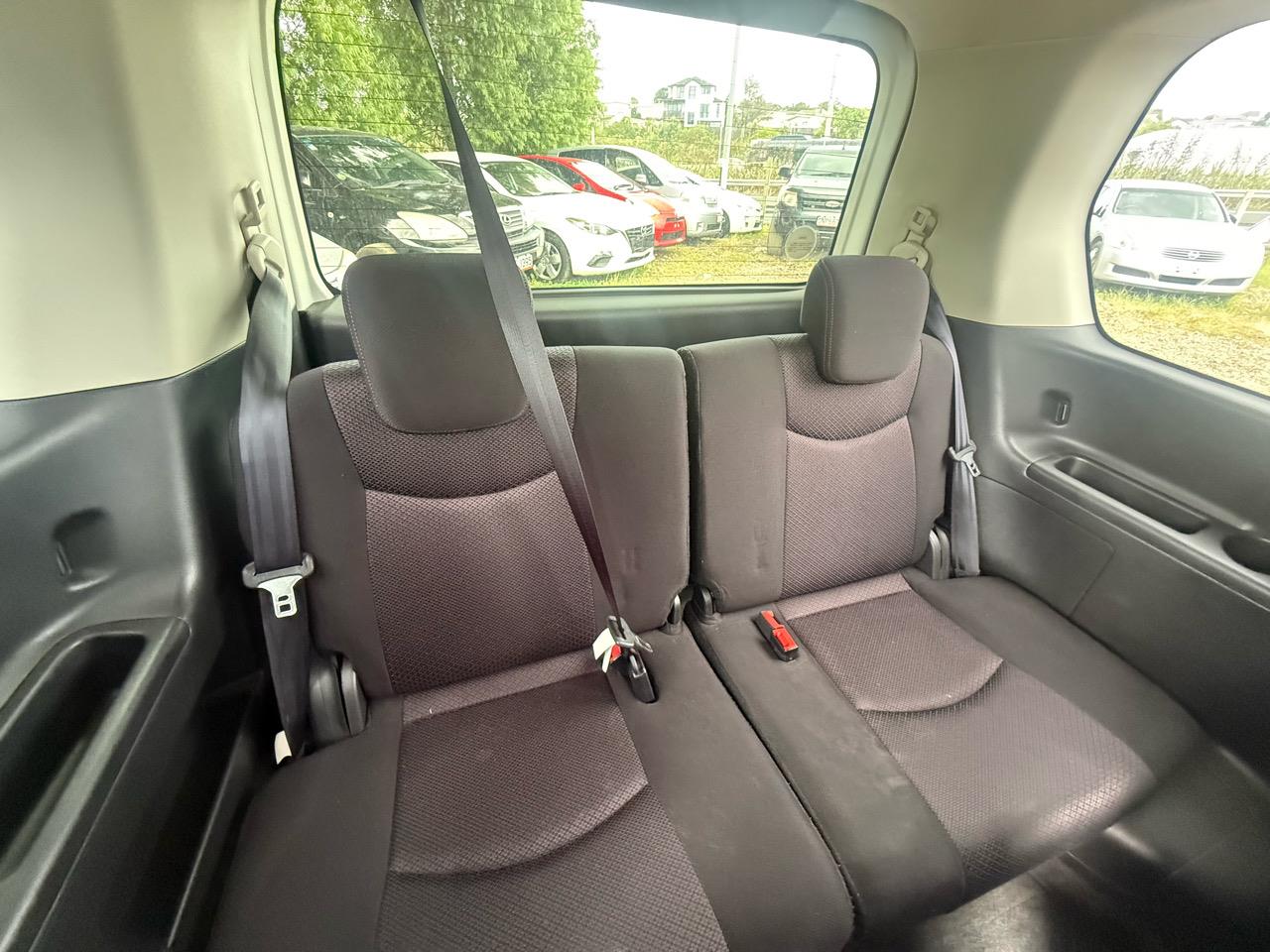 2013 Nissan Serena thumbnail