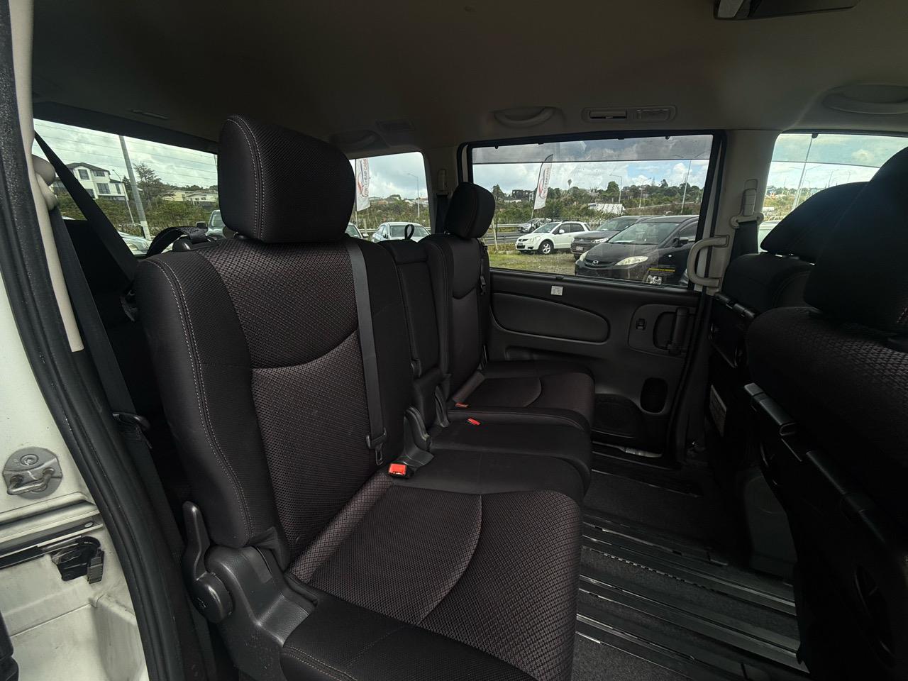 2013 Nissan Serena thumbnail