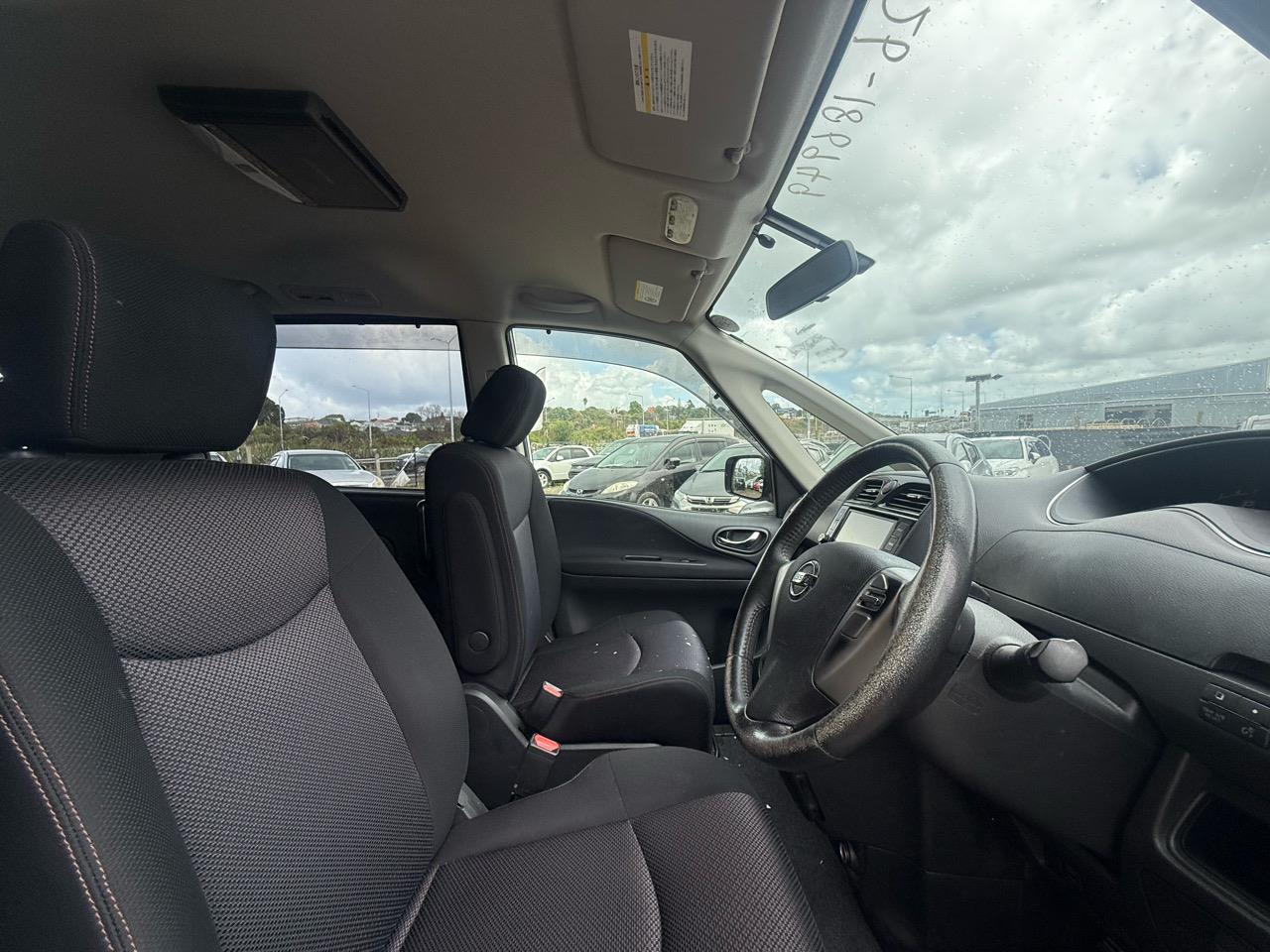 2013 Nissan Serena thumbnail