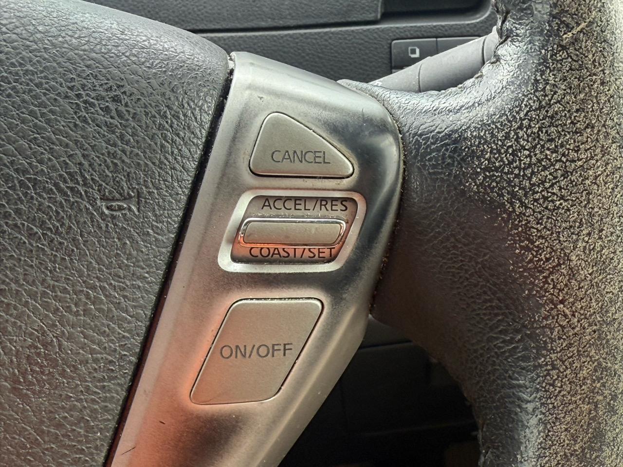 2013 Nissan Serena thumbnail