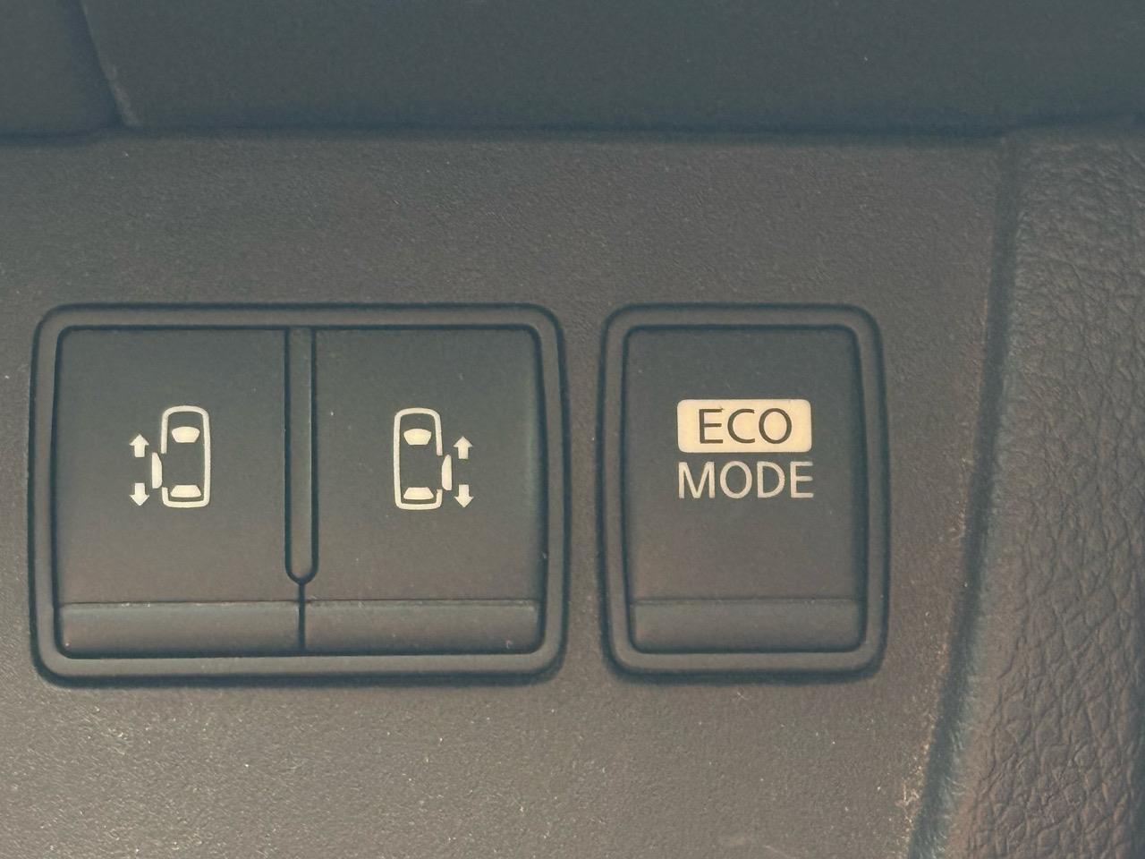 2013 Nissan Serena thumbnail