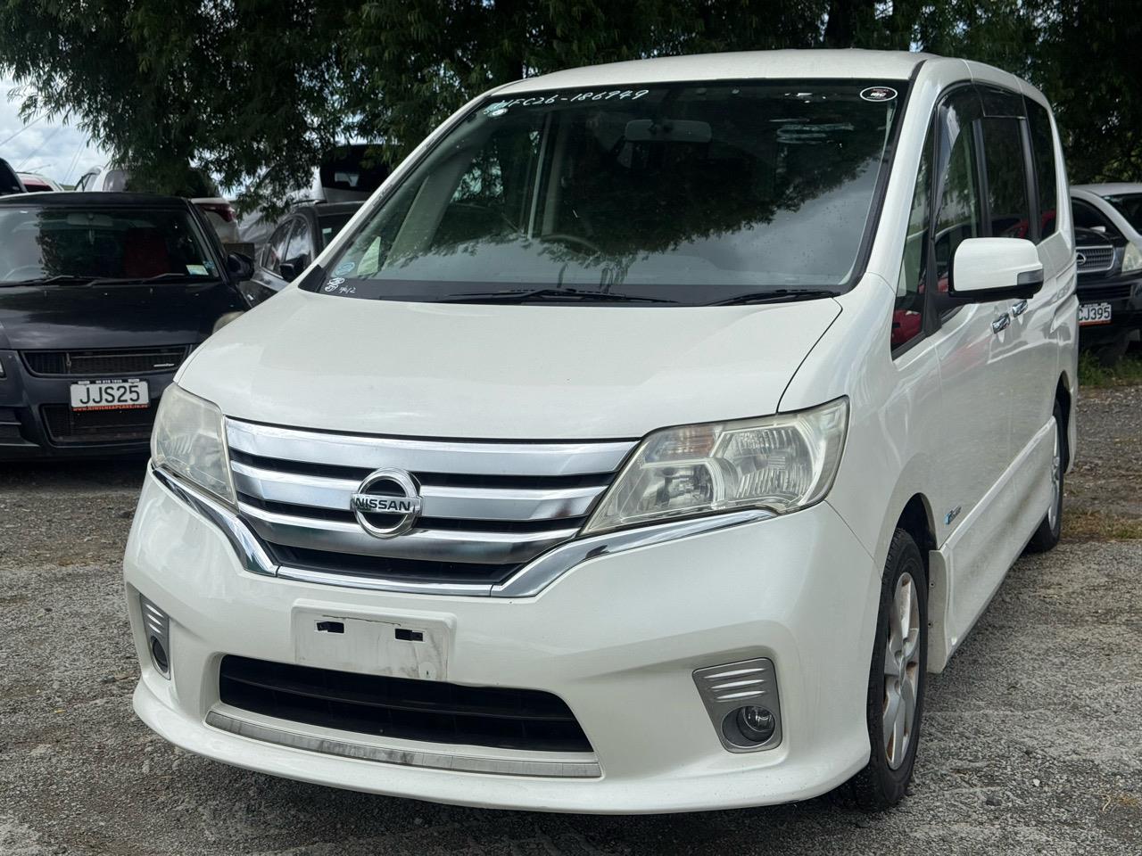 2013 Nissan Serena thumbnail