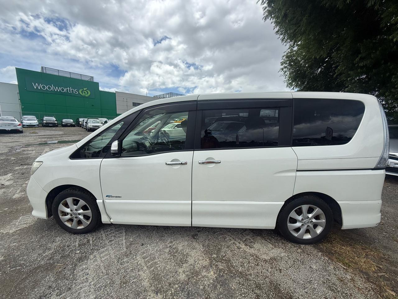 2013 Nissan Serena thumbnail
