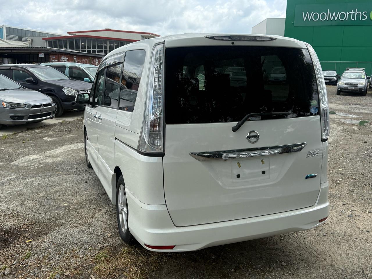 2013 Nissan Serena thumbnail