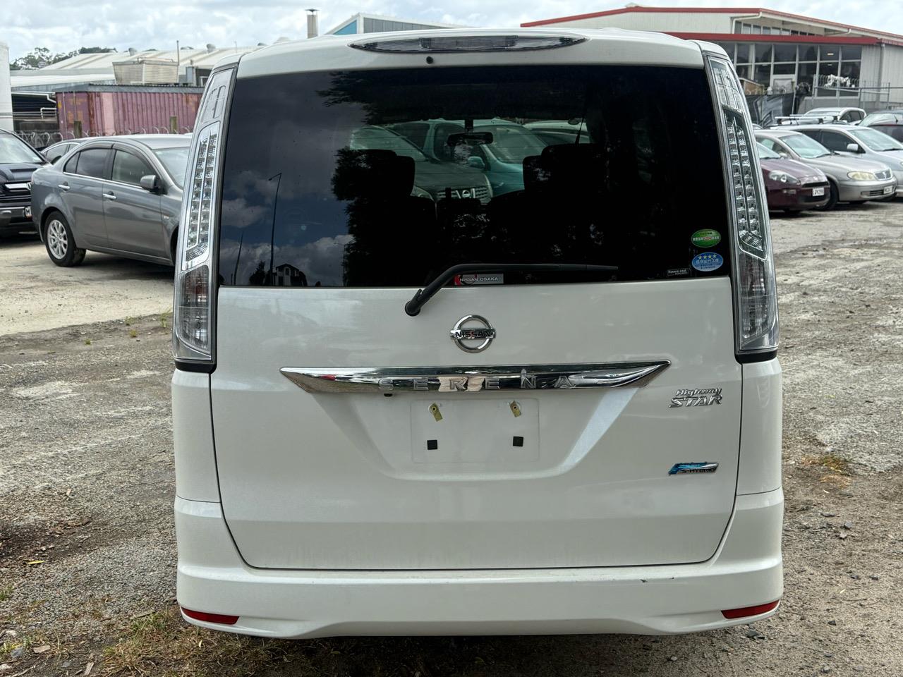 2013 Nissan Serena thumbnail