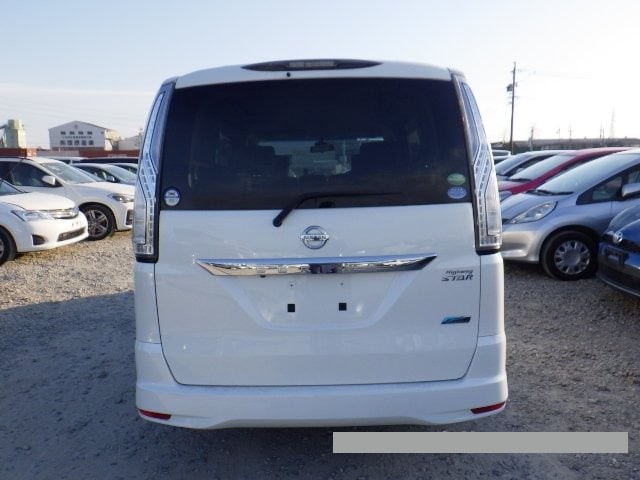 2015 Nissan Serena thumbnail