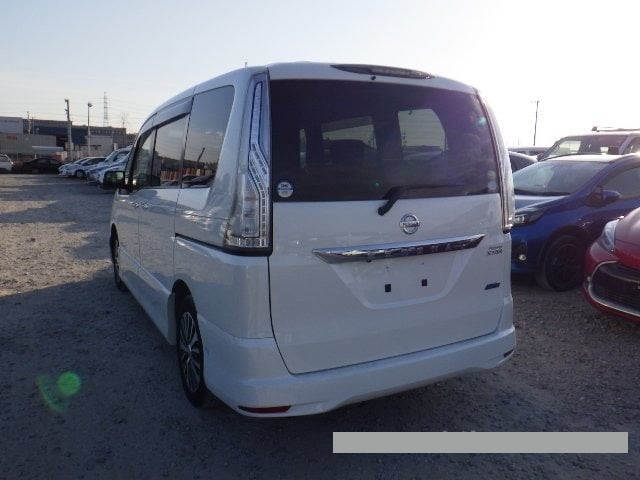 2015 Nissan Serena thumbnail