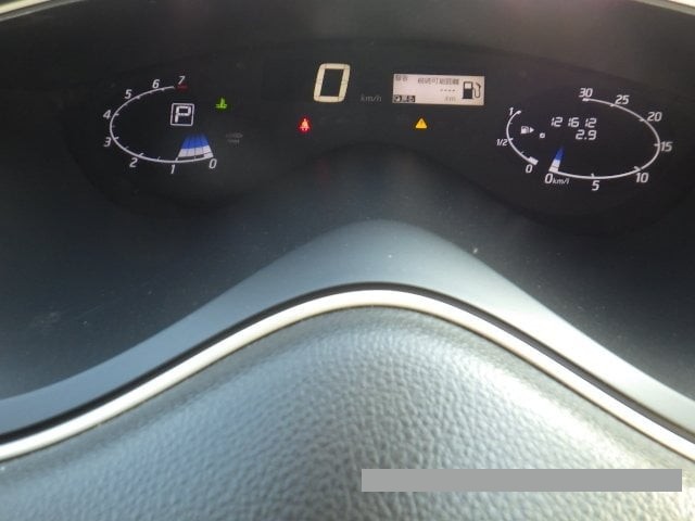 2015 Nissan Serena thumbnail
