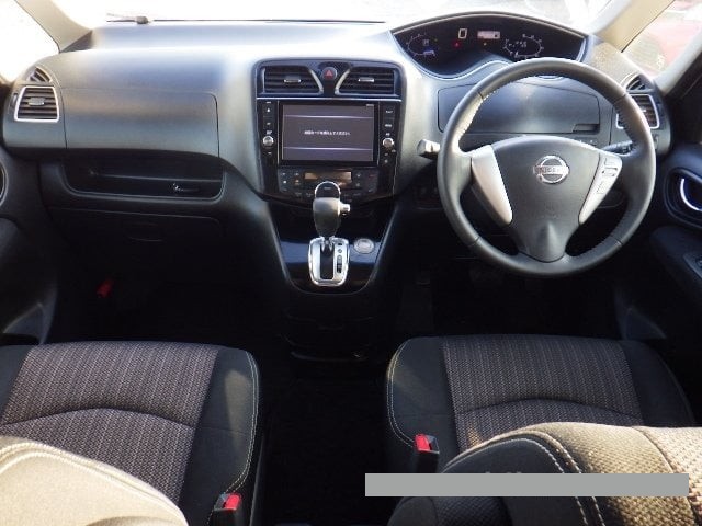 2015 Nissan Serena thumbnail