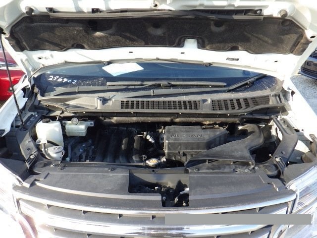 2015 Nissan Serena thumbnail