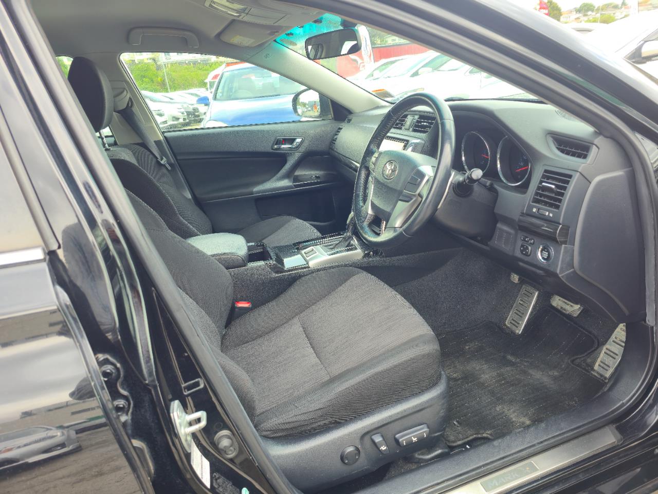2010 Toyota Mark-X thumbnail