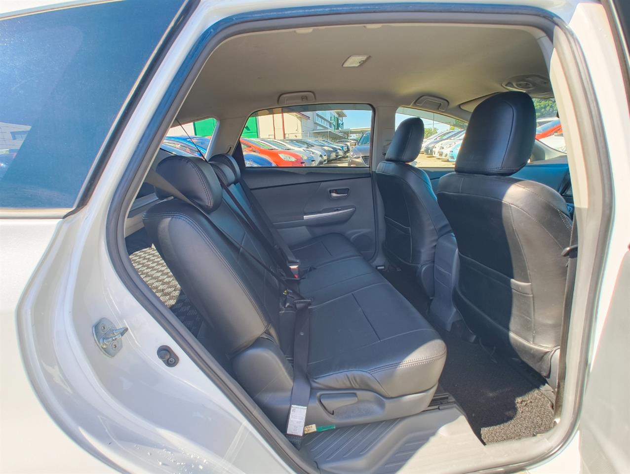 2013 Toyota Prius thumbnail