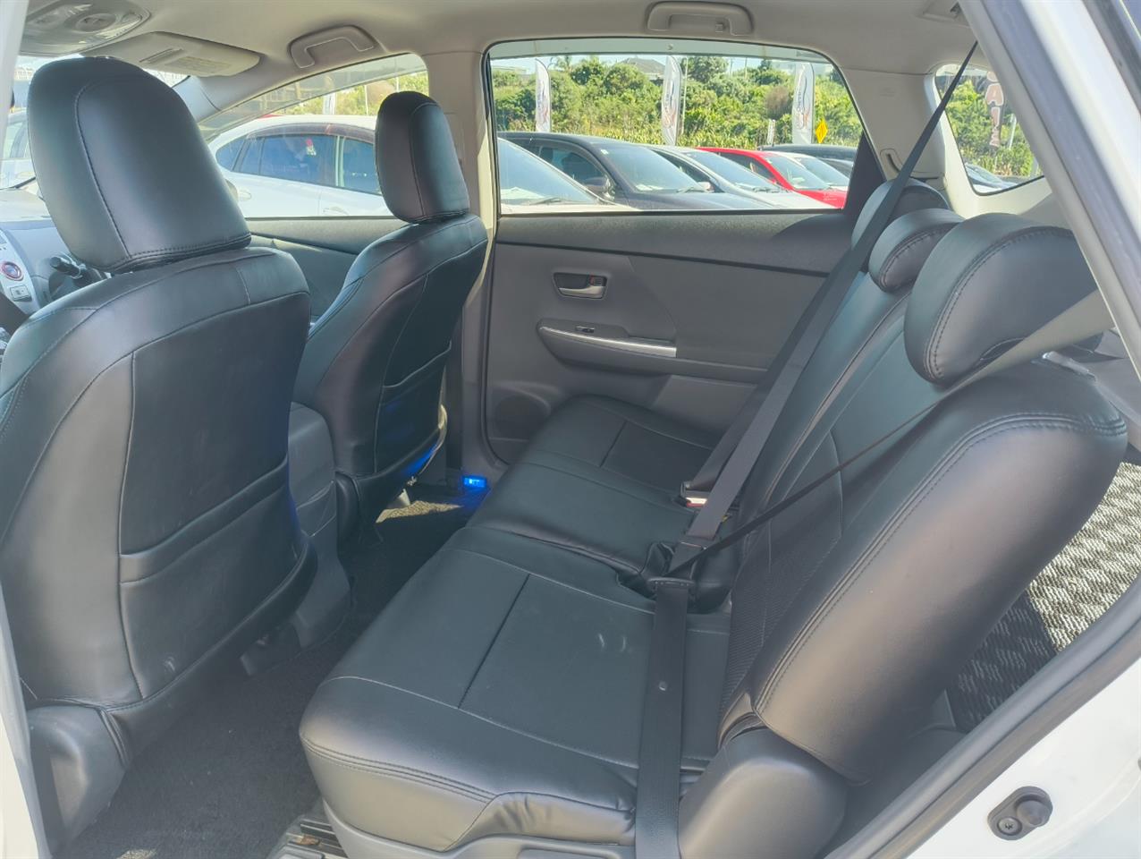 2013 Toyota Prius thumbnail