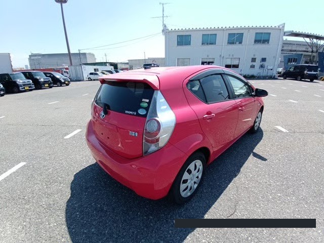 2012 Toyota Aqua thumbnail
