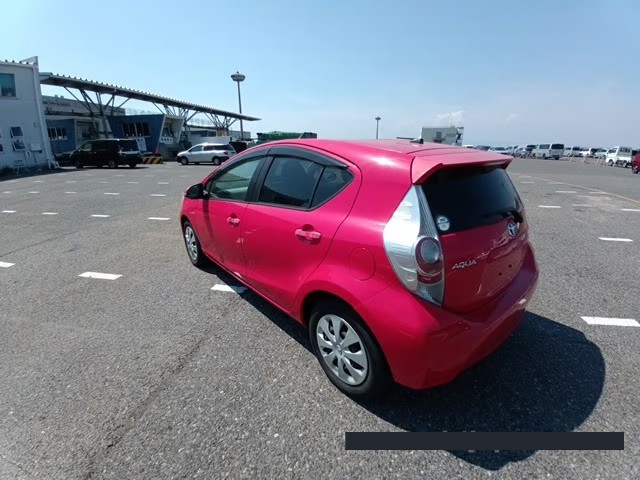 2012 Toyota Aqua thumbnail