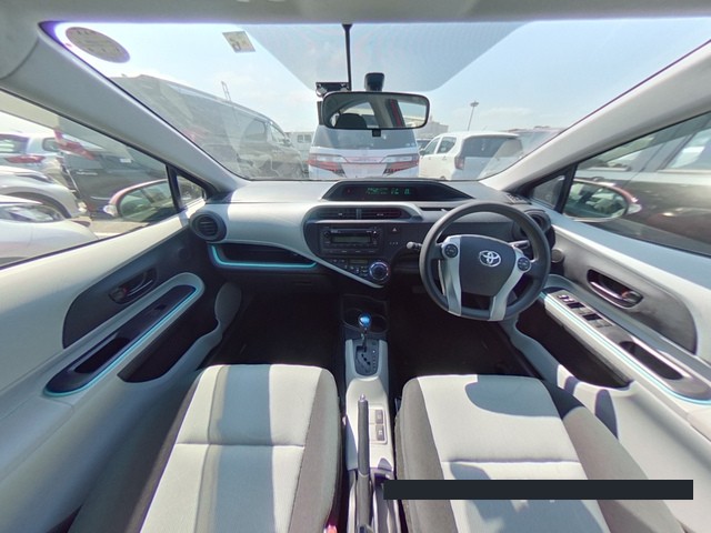 2012 Toyota Aqua thumbnail