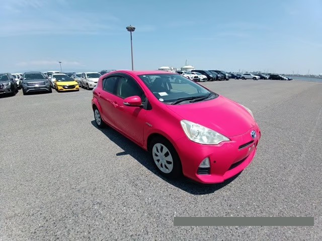 2013 Toyota Aqua thumbnail