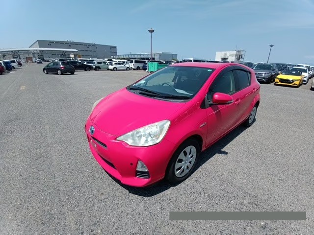 2013 Toyota Aqua thumbnail