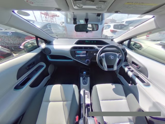2013 Toyota Aqua thumbnail