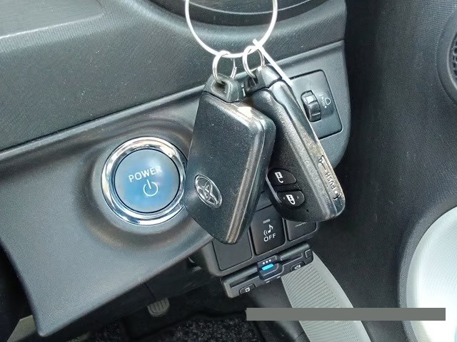 2013 Toyota Aqua thumbnail
