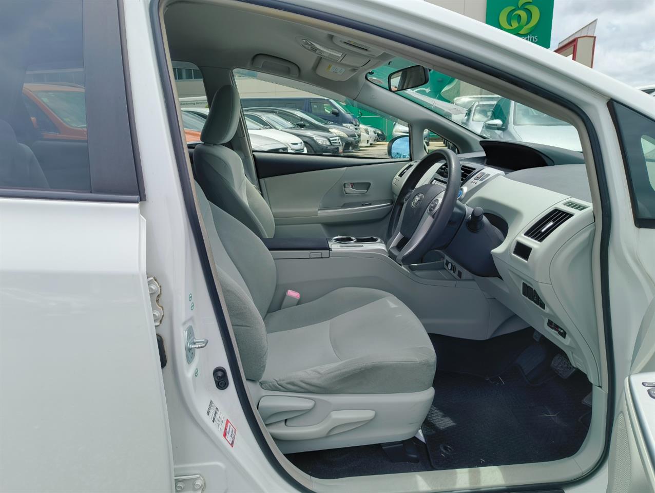 2012 Toyota Prius thumbnail