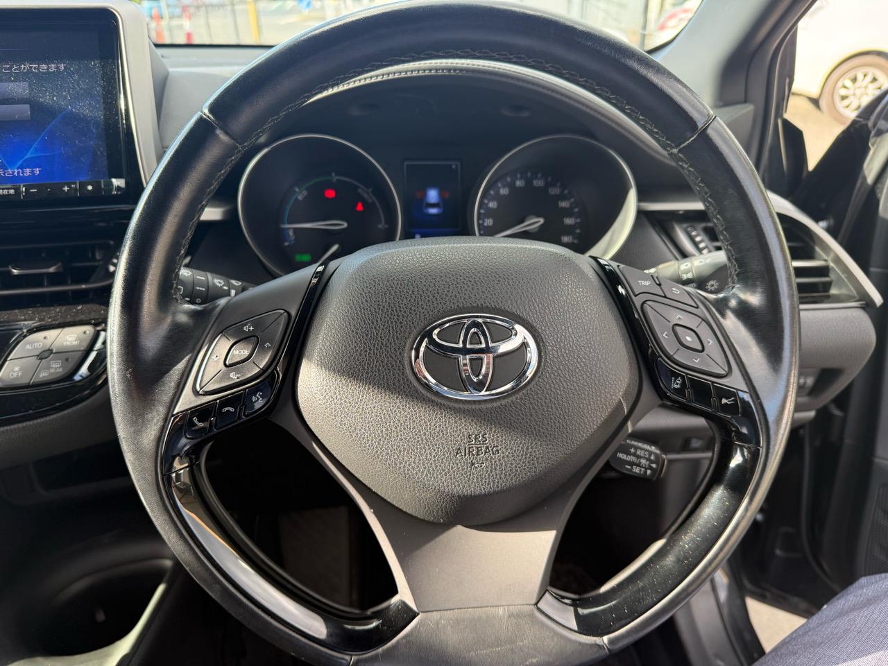 2017 Toyota C-HR thumbnail