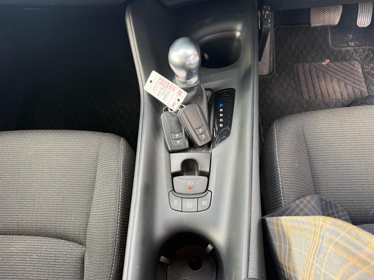 2017 Toyota C-HR thumbnail