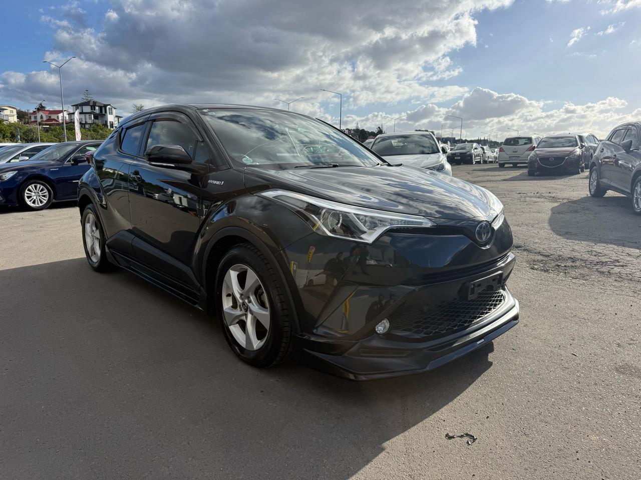 2017 Toyota C-HR thumbnail