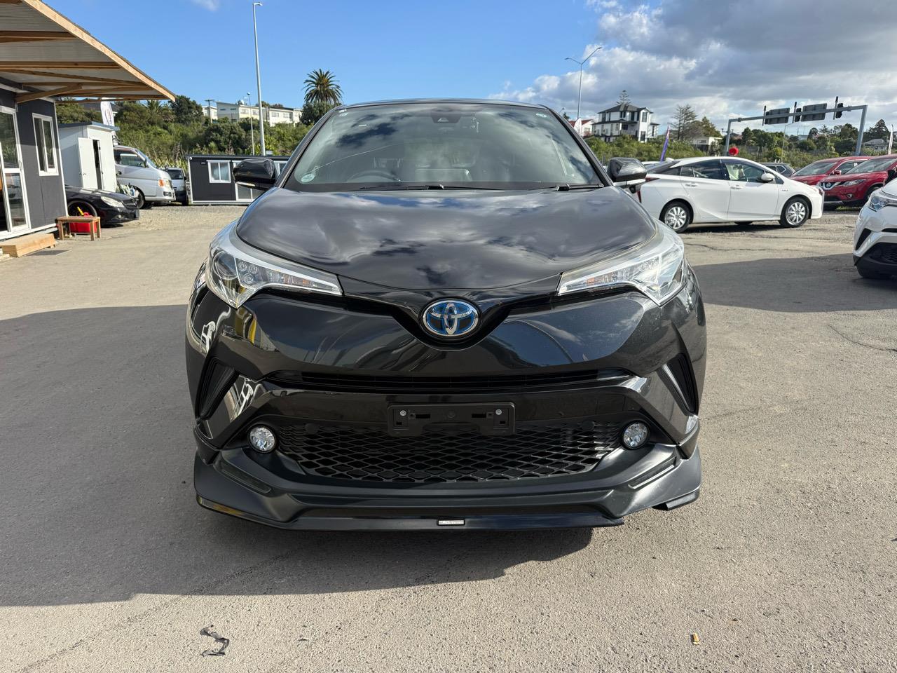 2017 Toyota C-HR thumbnail
