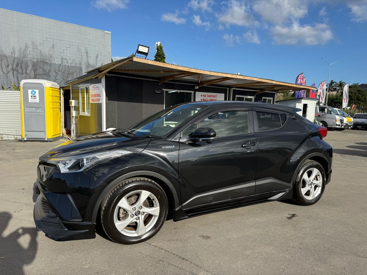2017 Toyota C-HR thumbnail