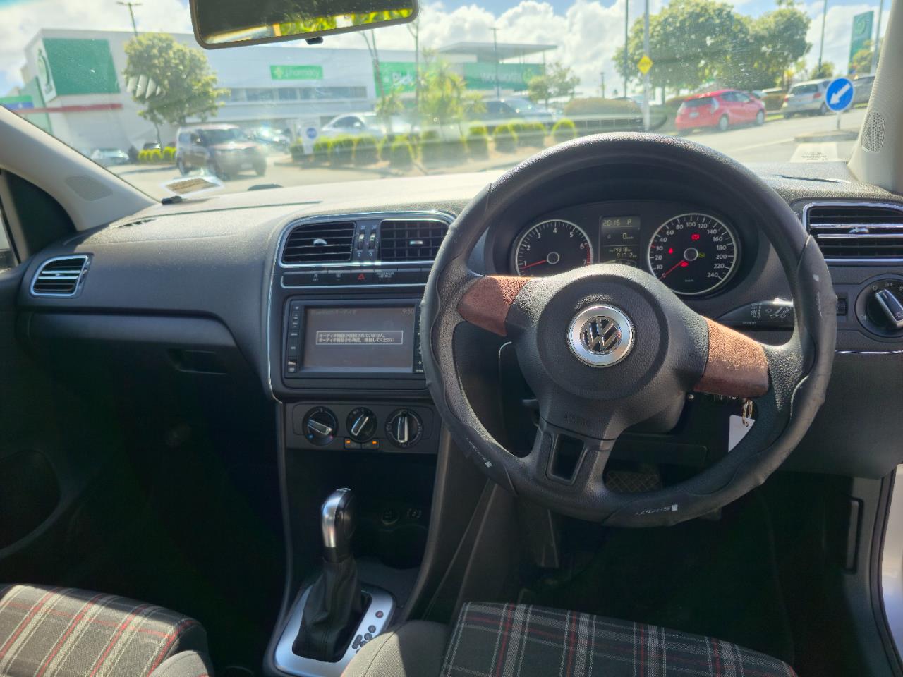 2011 Volkswagen Polo thumbnail