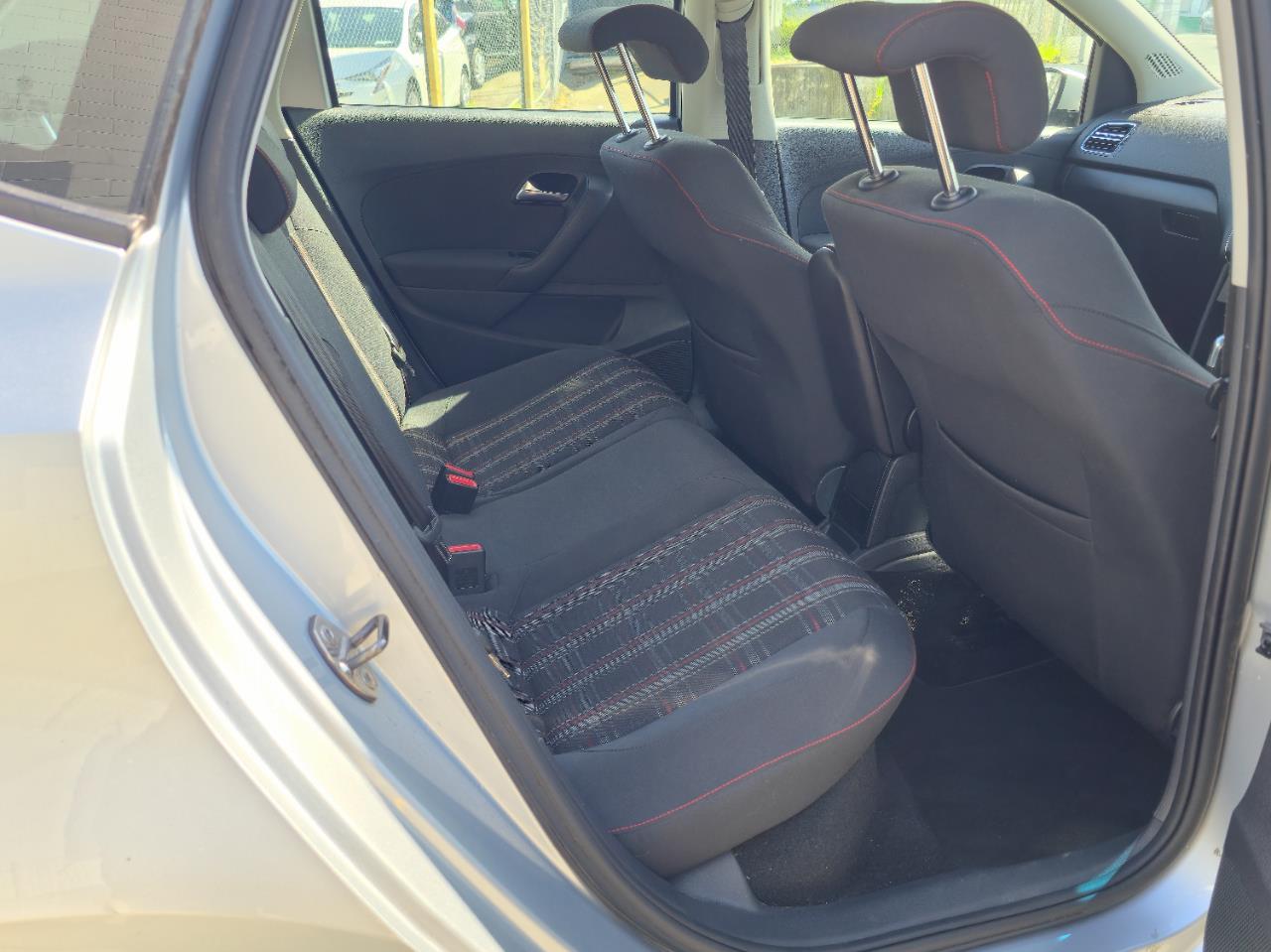 2011 Volkswagen Polo thumbnail