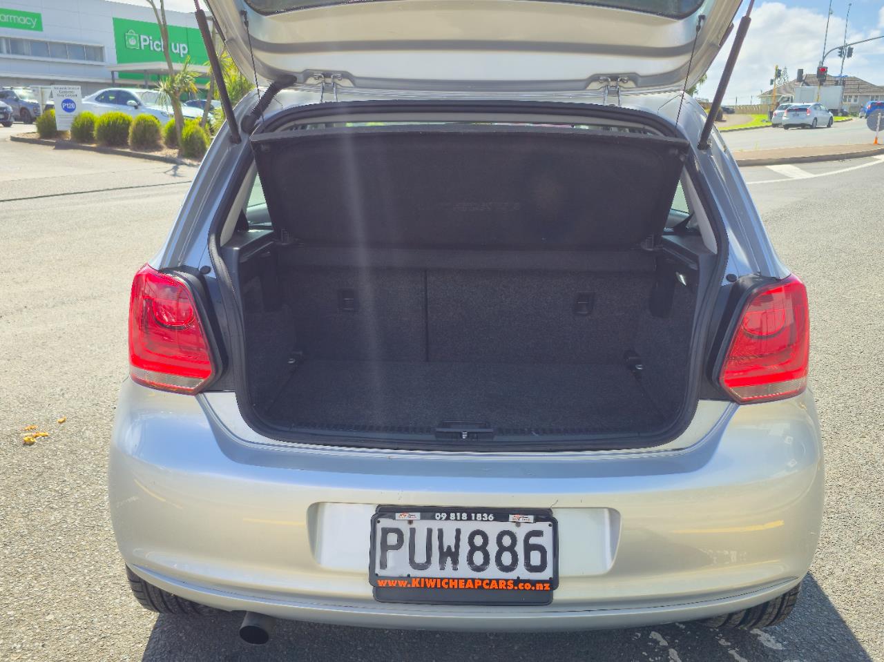 2011 Volkswagen Polo thumbnail