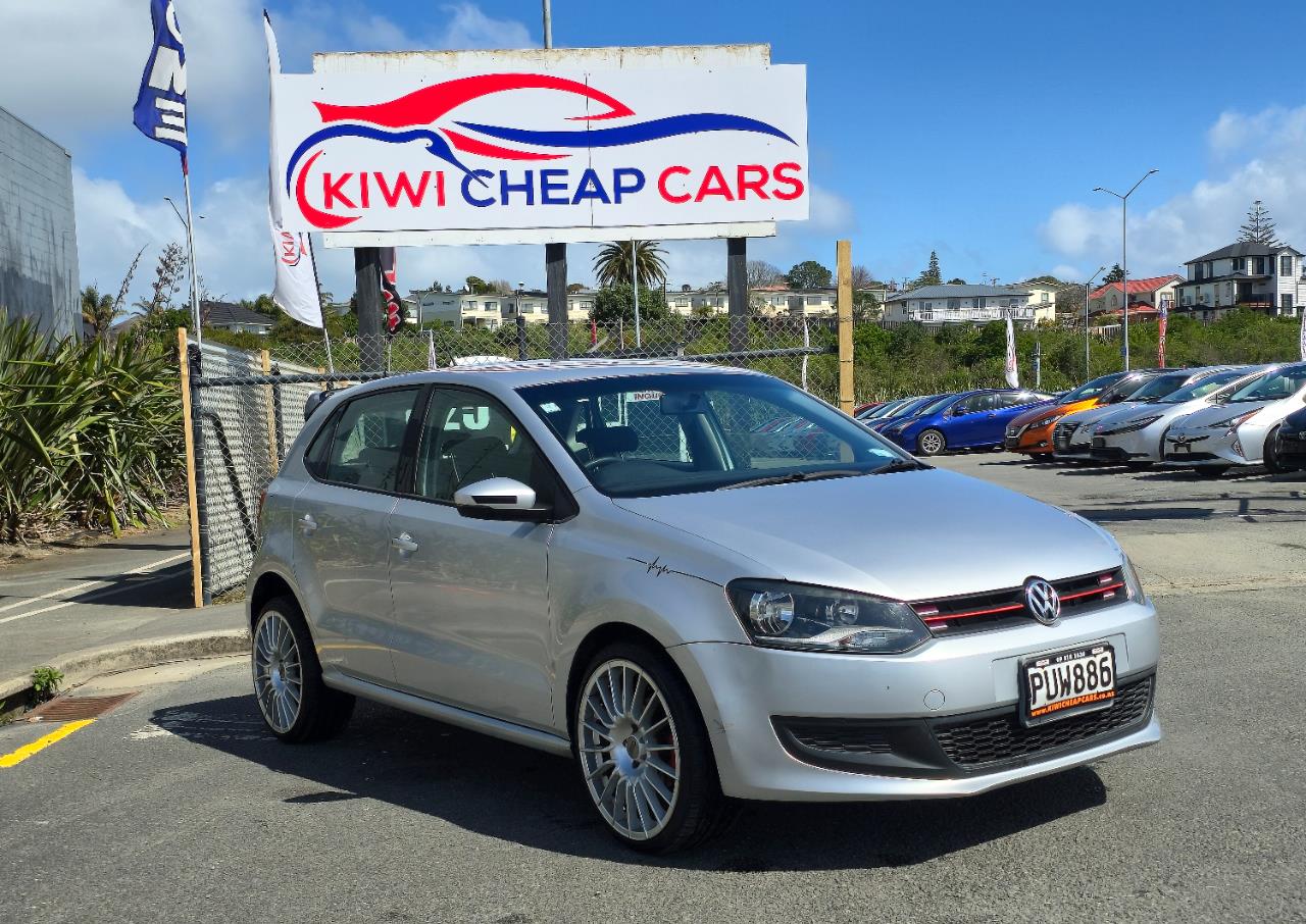 2011 Volkswagen Polo thumbnail