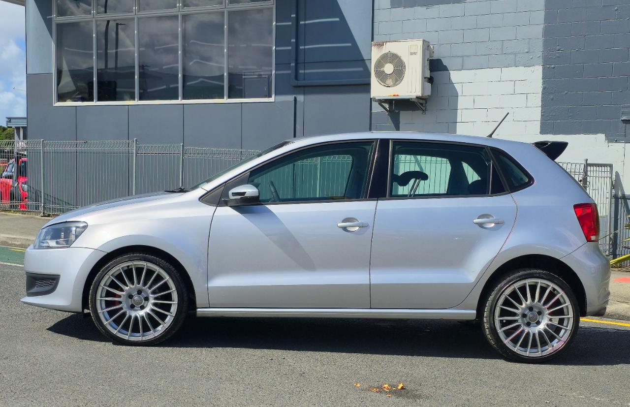 2011 Volkswagen Polo thumbnail