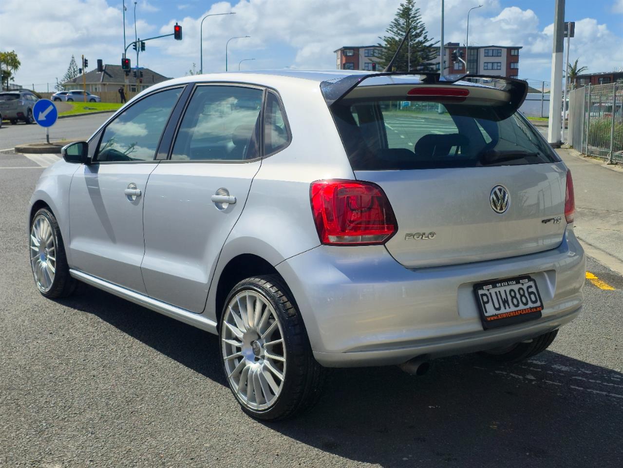 2011 Volkswagen Polo thumbnail